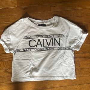 Cozy cropped Calvin Klein shirt